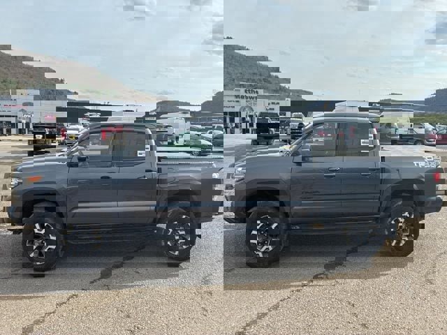 Used 2021 Toyota Tacoma TRD Off-Road image 5