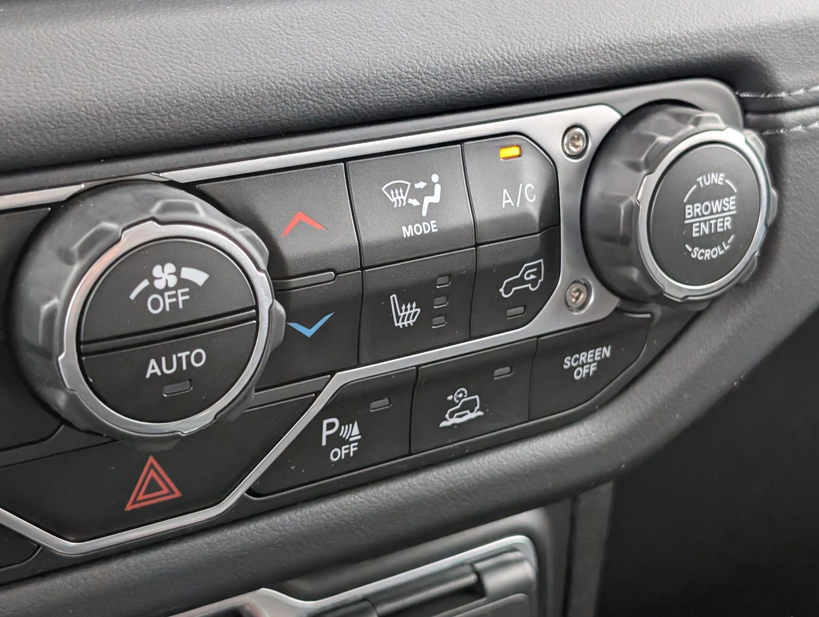 Used 2025 Jeep Wrangler Unlimited Sahara w/ Safety Group image 20