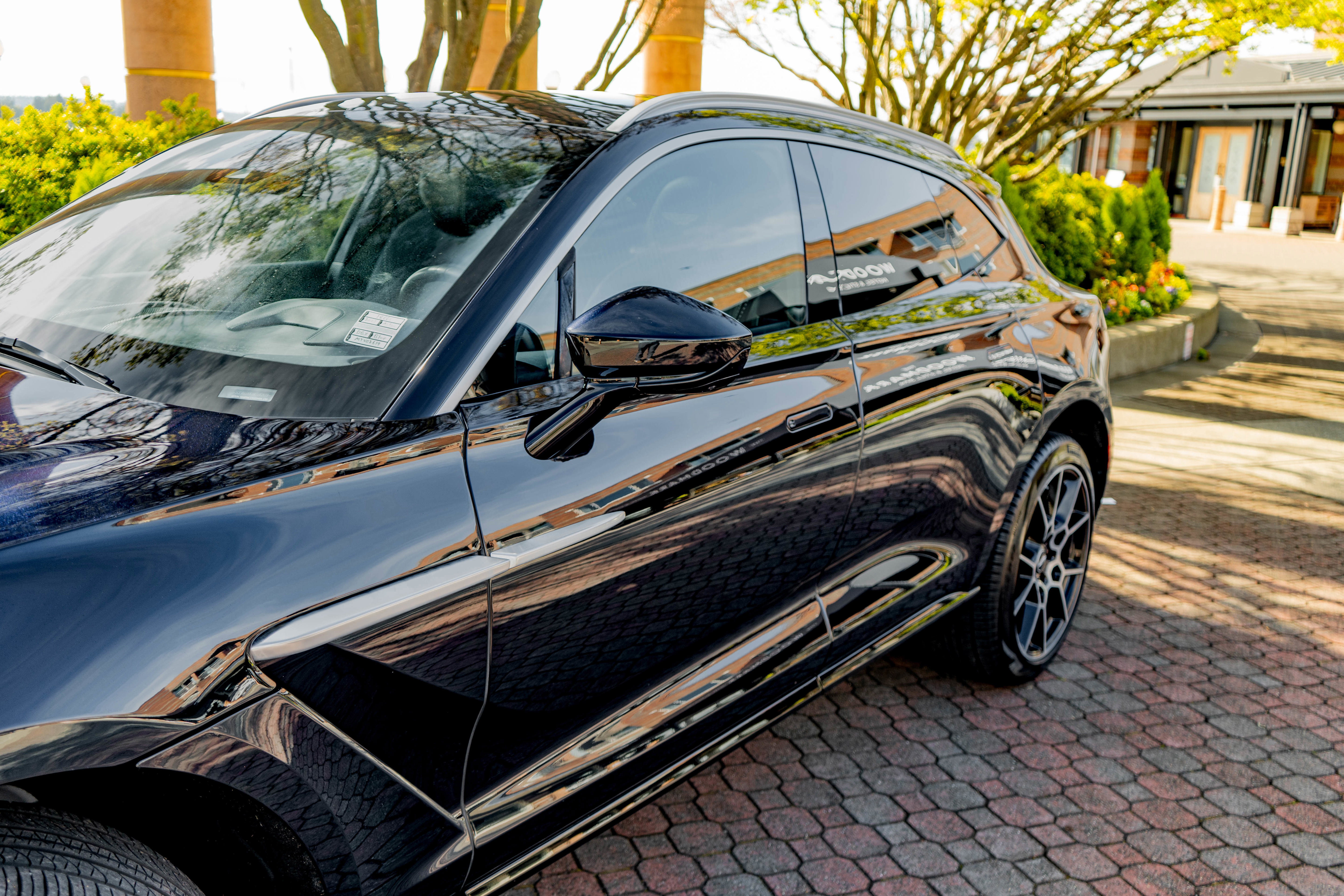 Used 2021 Aston Martin DBX image 45
