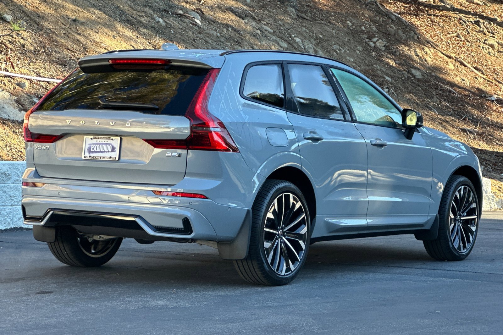 New 2026 Volvo XC60 B5 Ultra w/ Climate Package image 5