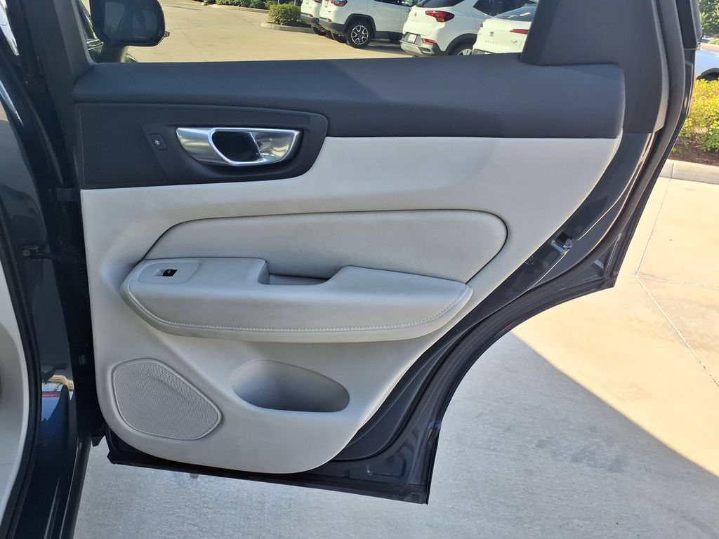 Certified 2024 Volvo XC60 B5 Plus w/ Protection Package Premier AWD/4WD image 18