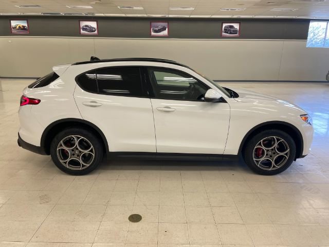 Used 2022 Alfa Romeo Stelvio Sprint image 5