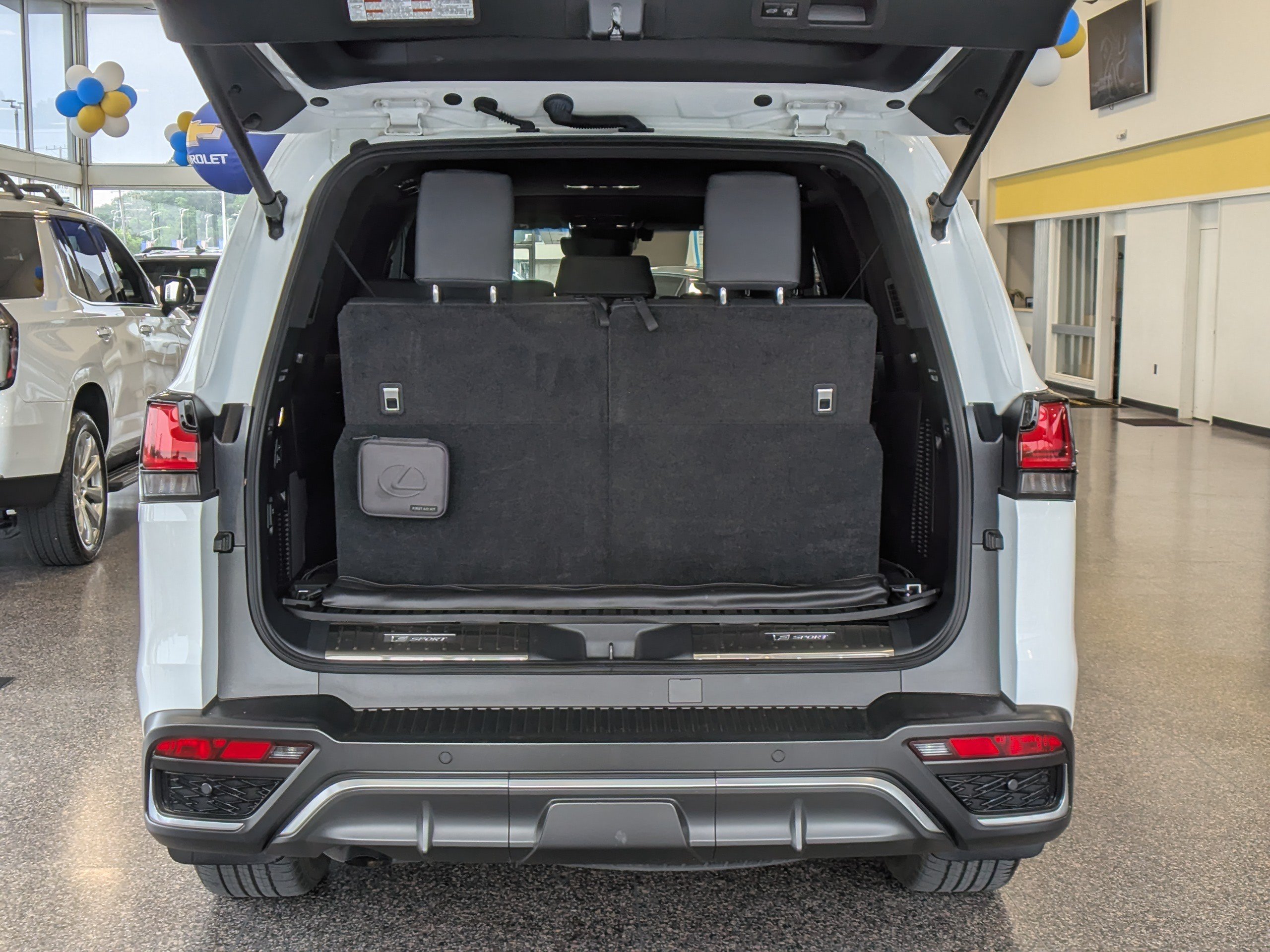 Used 2024 Lexus LX 600 F Sport AWD/4WD image 8