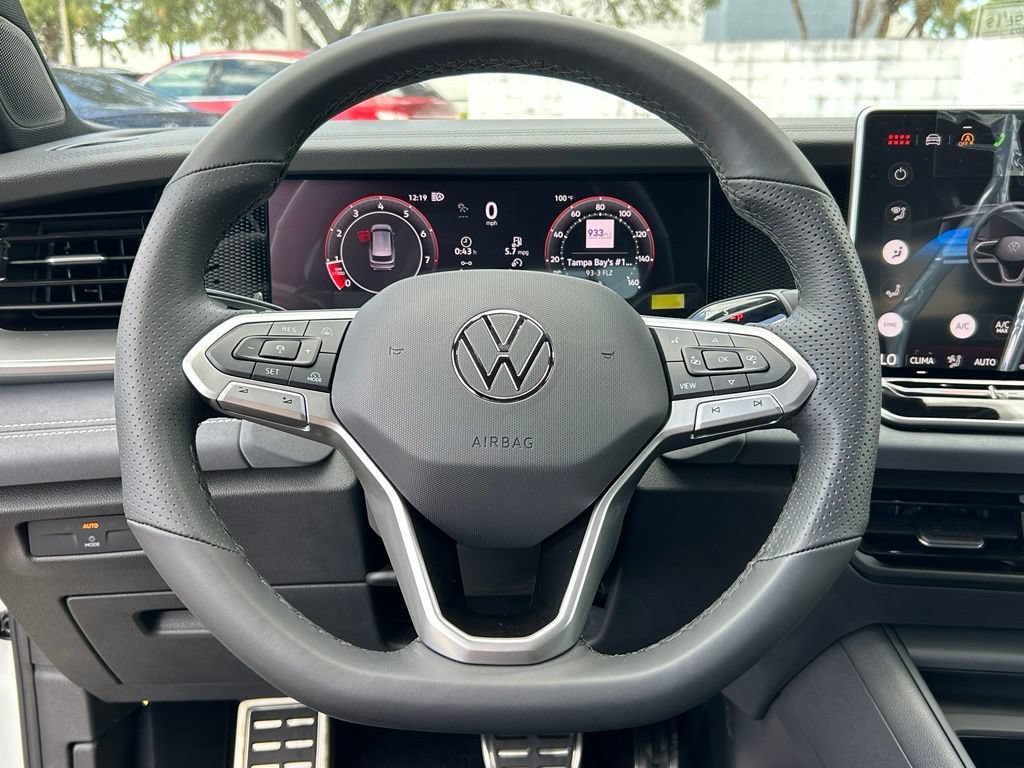 New 2026 Volkswagen Tiguan SE R-Line FWD image 18