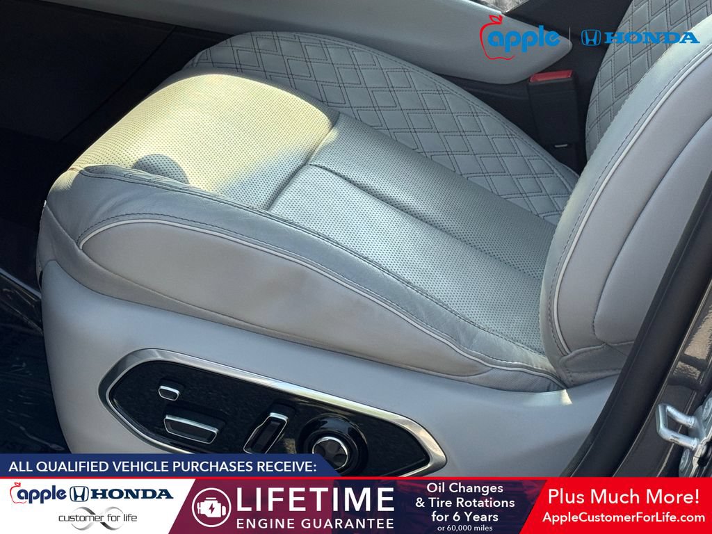 Used 2022 Jeep Grand Cherokee Summit w/ Advanced Protech Group IV AWD/4WD image 8