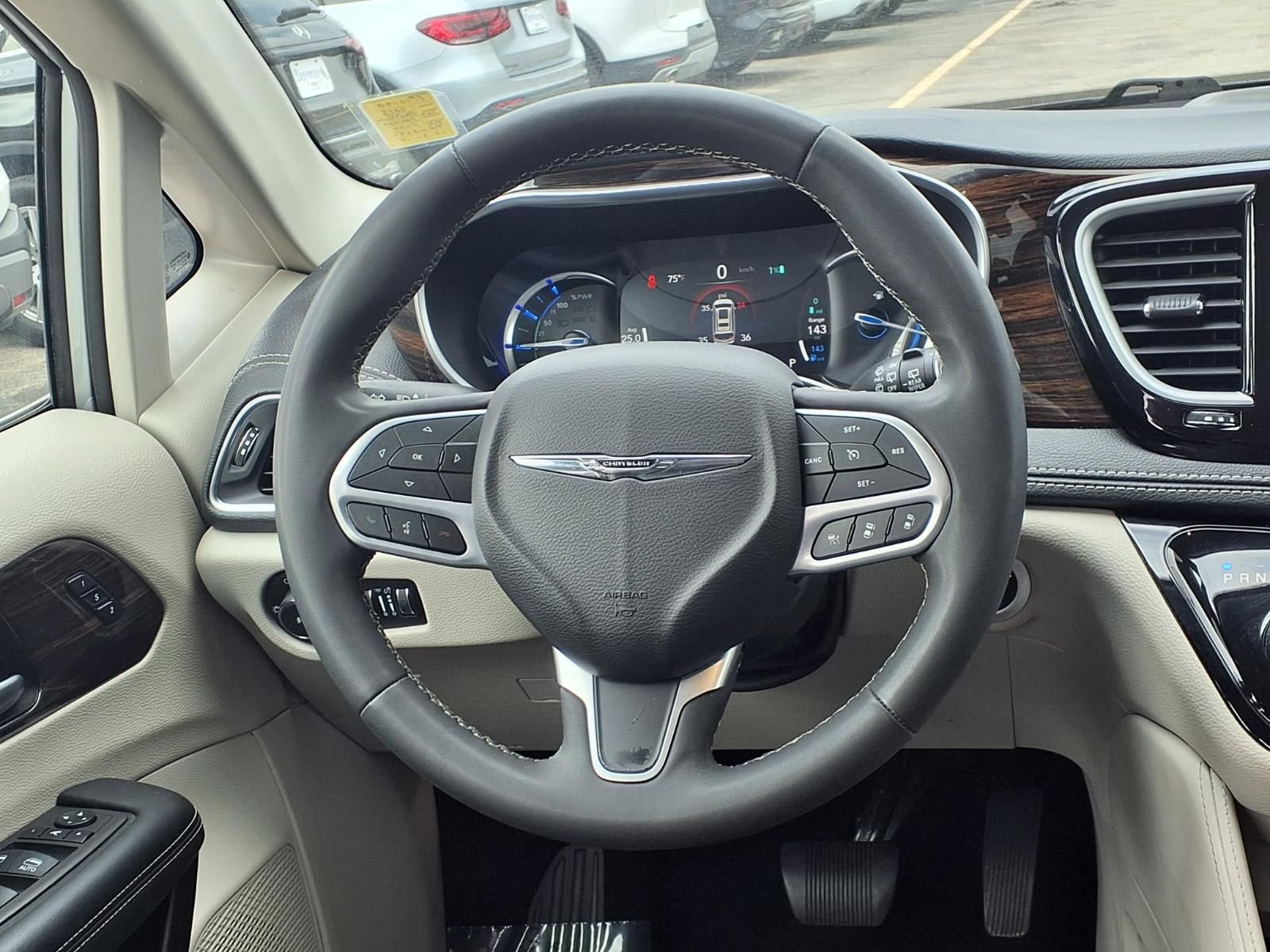 Used 2023 Chrysler Pacifica Limited image 14