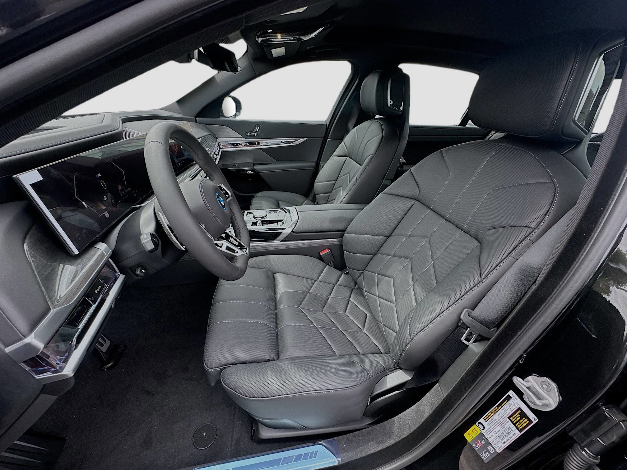 New 2026 BMW 750e xDrive image 16