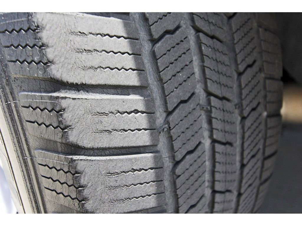 Used 2016 Ford Explorer XLT w/ Equipment Group 202A FWD image 27