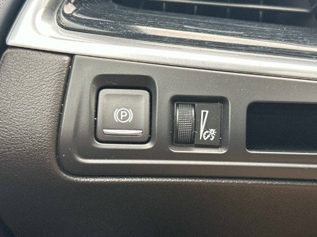 Certified 2025 Cadillac XT5 Premium Luxury w/ LPO, Floor Liner Package AWD/4WD image 29