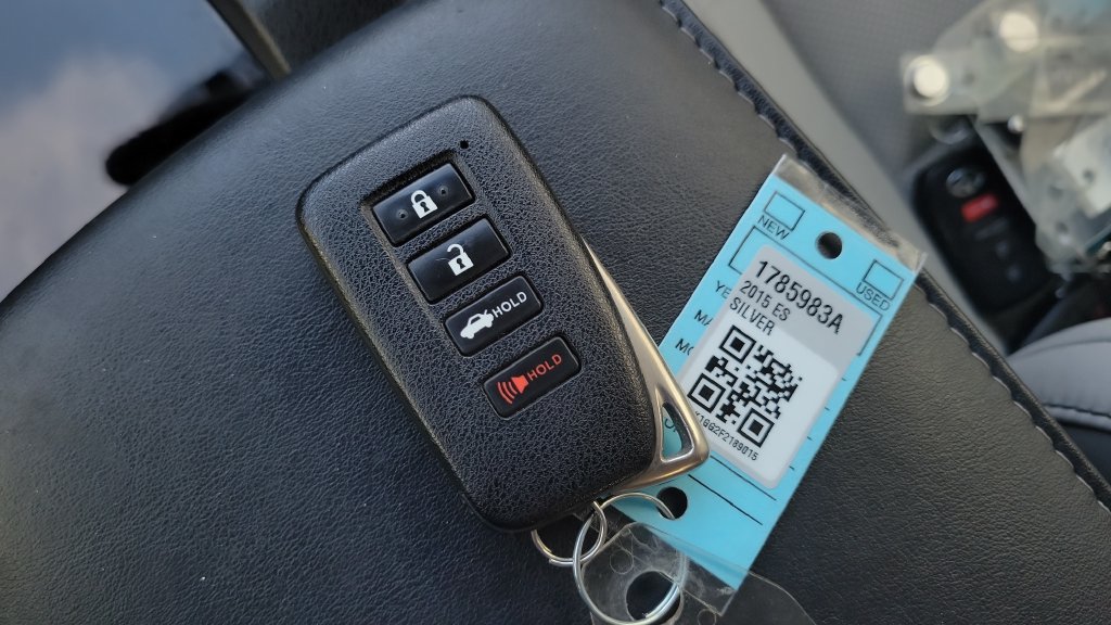 Used 2015 Lexus ES 350 w/ Luxury Package FWD image 28