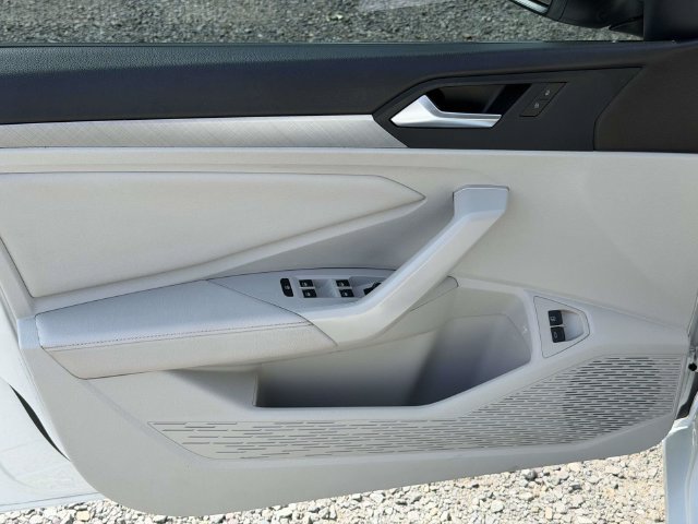 Used 2024 Volkswagen Jetta SE w/ Panoramic Sunroof Package FWD image 15
