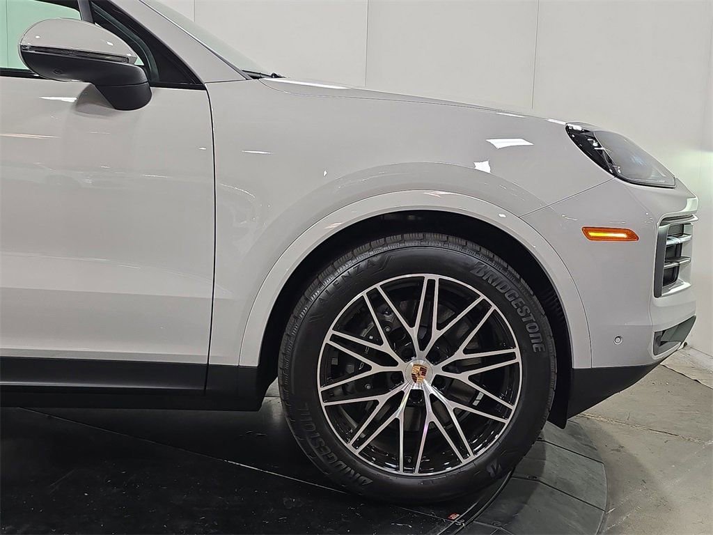 Certified 2025 Porsche Cayenne image 11