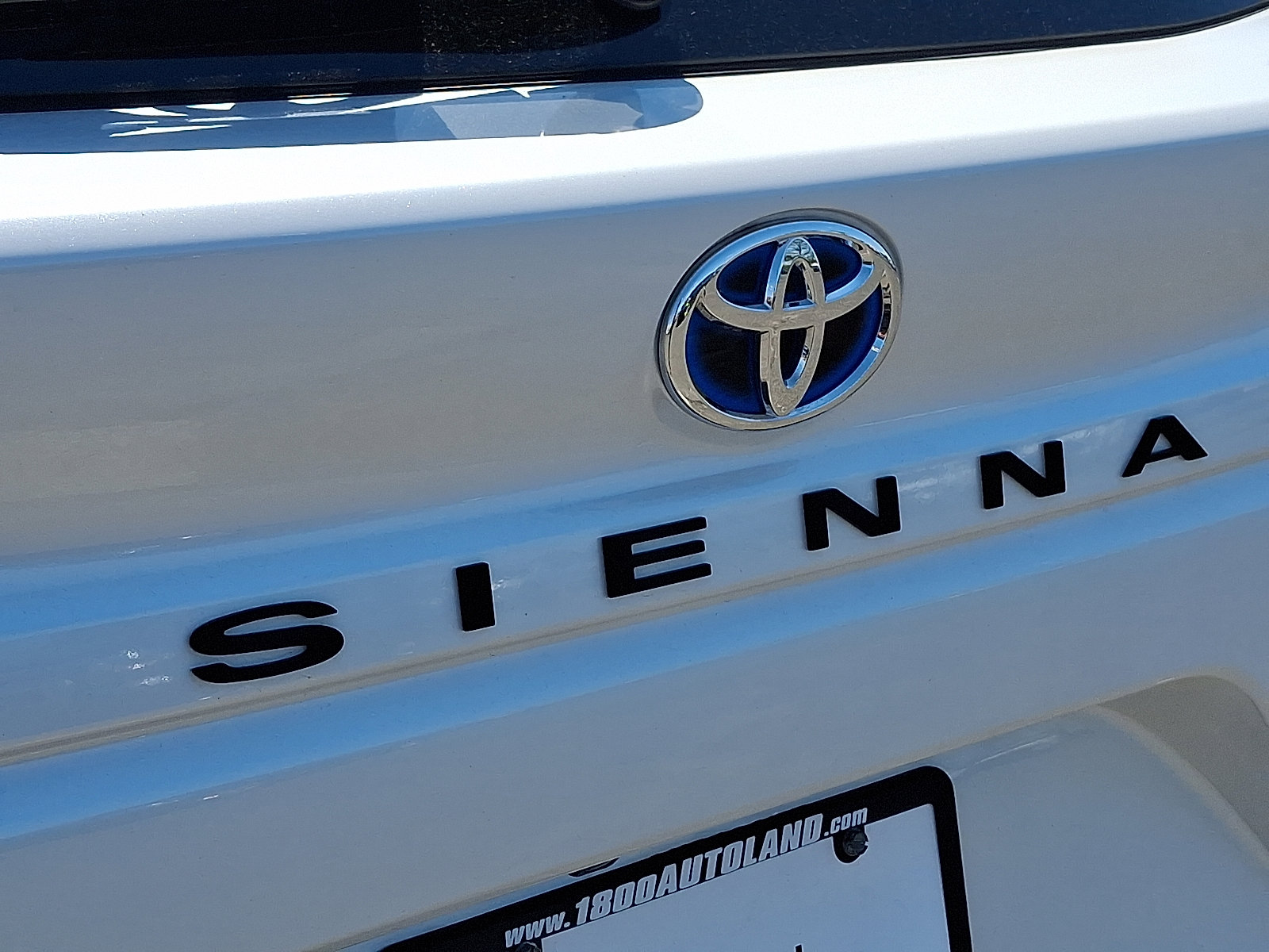 Used 2023 Toyota Sienna XLE AWD/4WD image 29