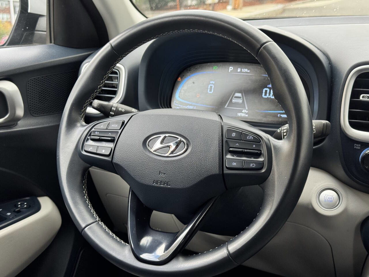 Used 2023 Hyundai Venue Limited w/ Cargo Package image 30