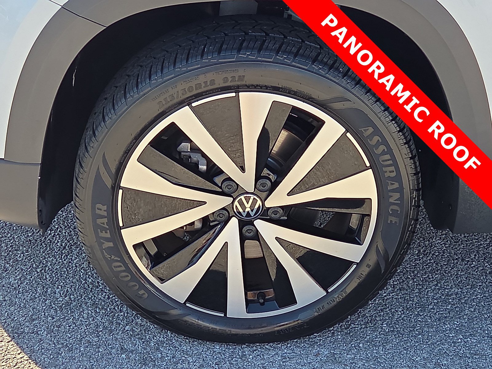 Used 2023 Volkswagen Taos SE w/ Panoramic Sunroof Package FWD image 7