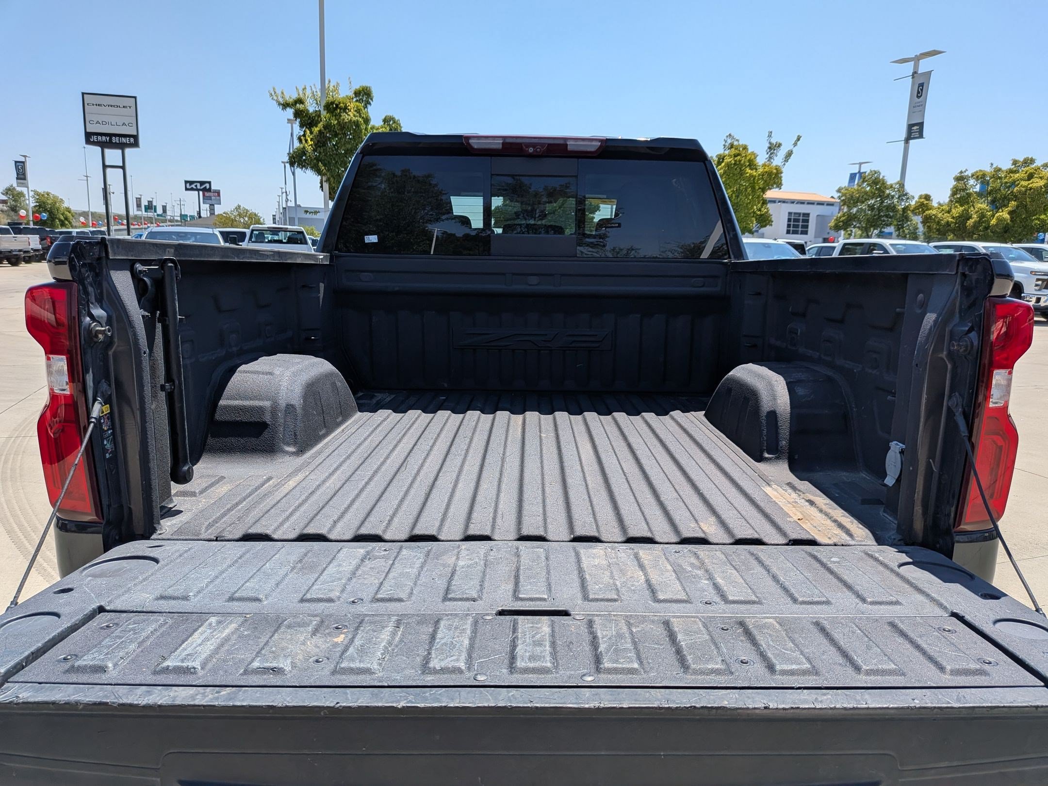 Used 2022 Chevrolet Silverado 1500 ZR2 w/ Technology Package AWD/4WD image 31