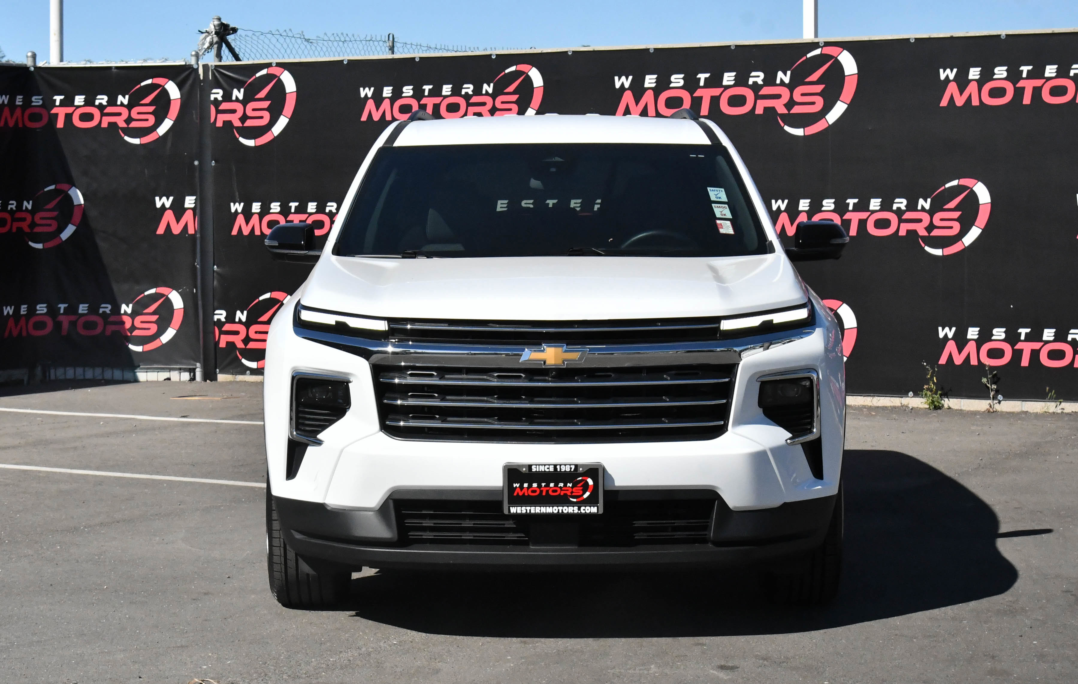 Used 2024 Chevrolet Traverse LT image 2