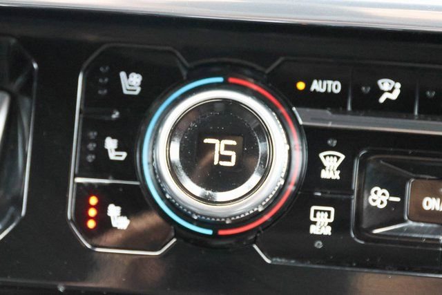 Used 2024 GMC Sierra 3500 Denali Ultimate AWD/4WD image 32