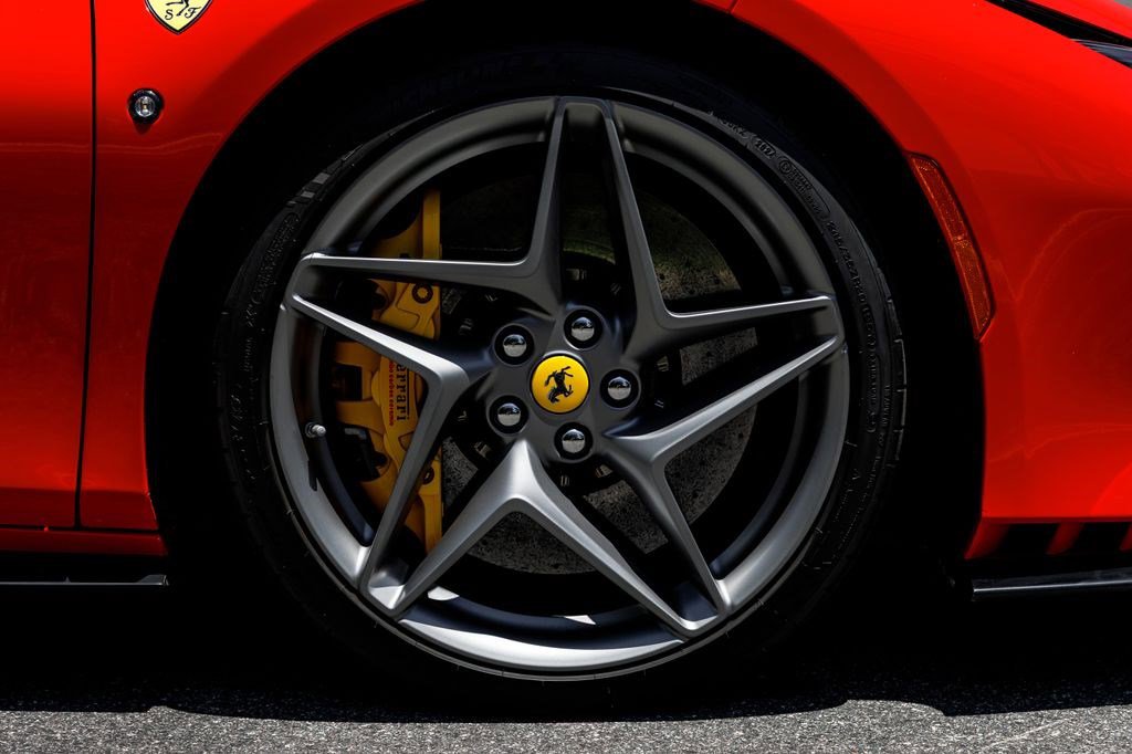 Used 2021 Ferrari F8 Spider RWD image 37