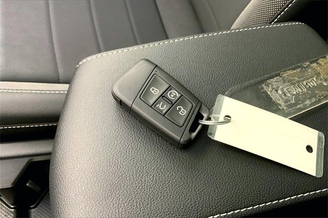 Certified 2022 Volkswagen Taos SE image 11