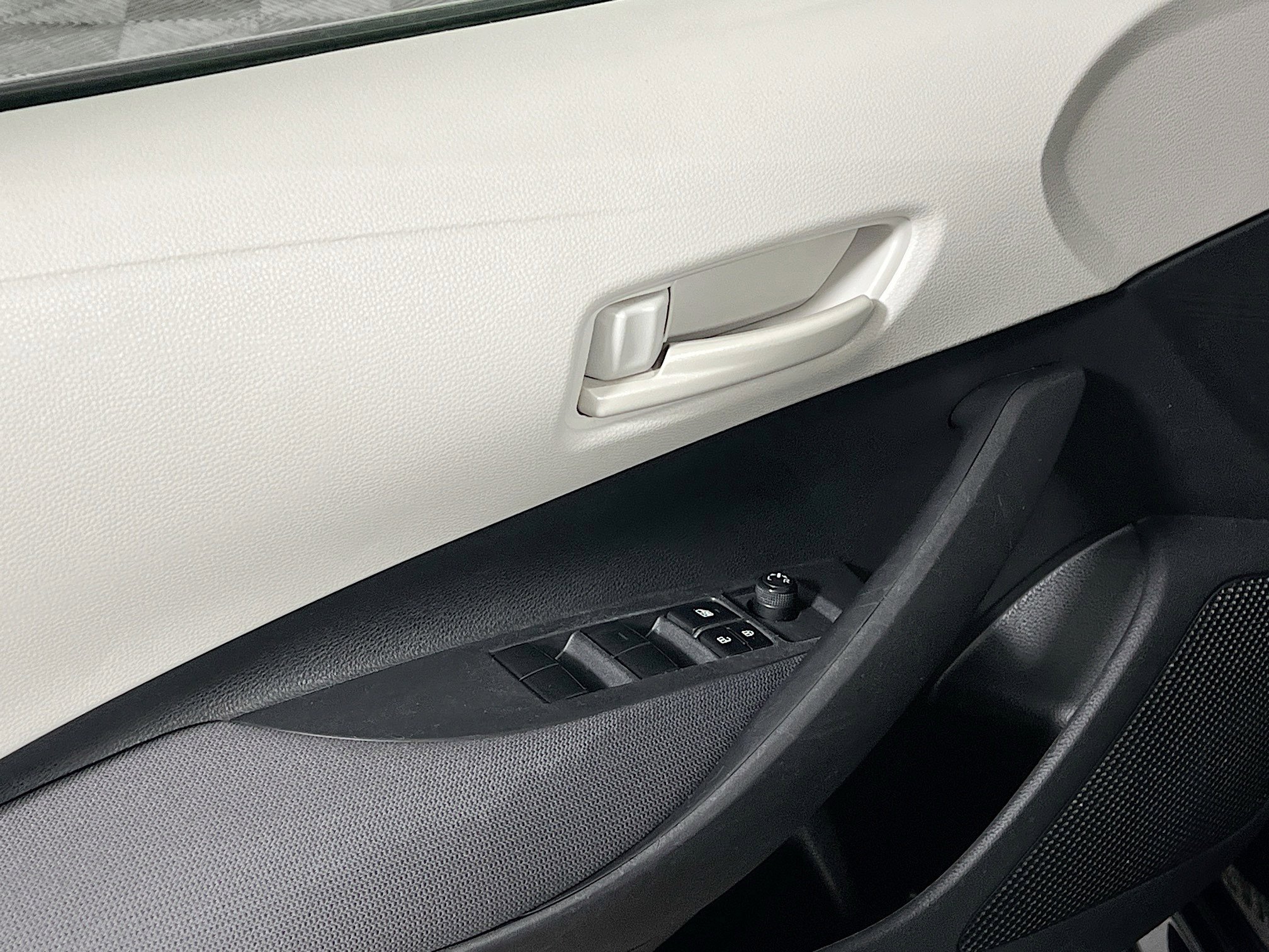 Used 2024 Toyota Corolla LE FWD image 17