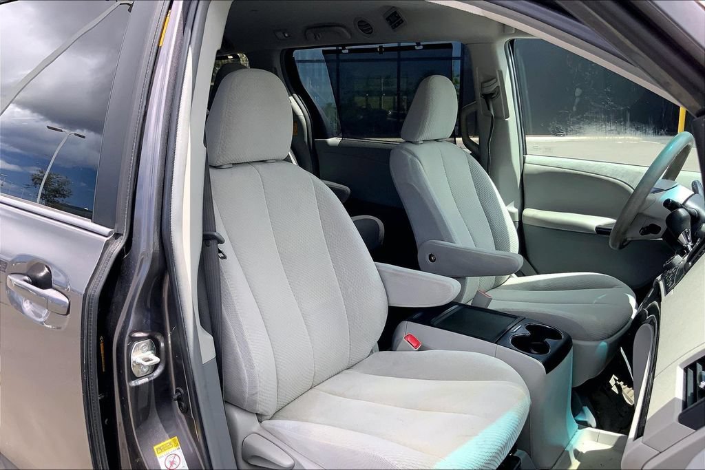 Used 2014 Toyota Sienna LE FWD image 7