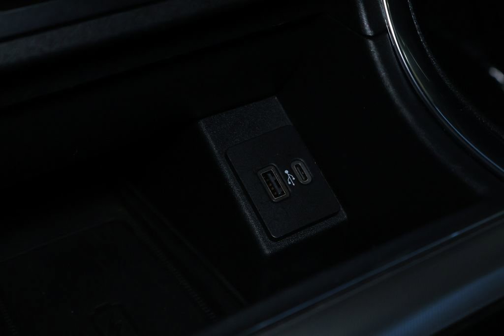 Used 2024 Ford Edge Titanium image 31