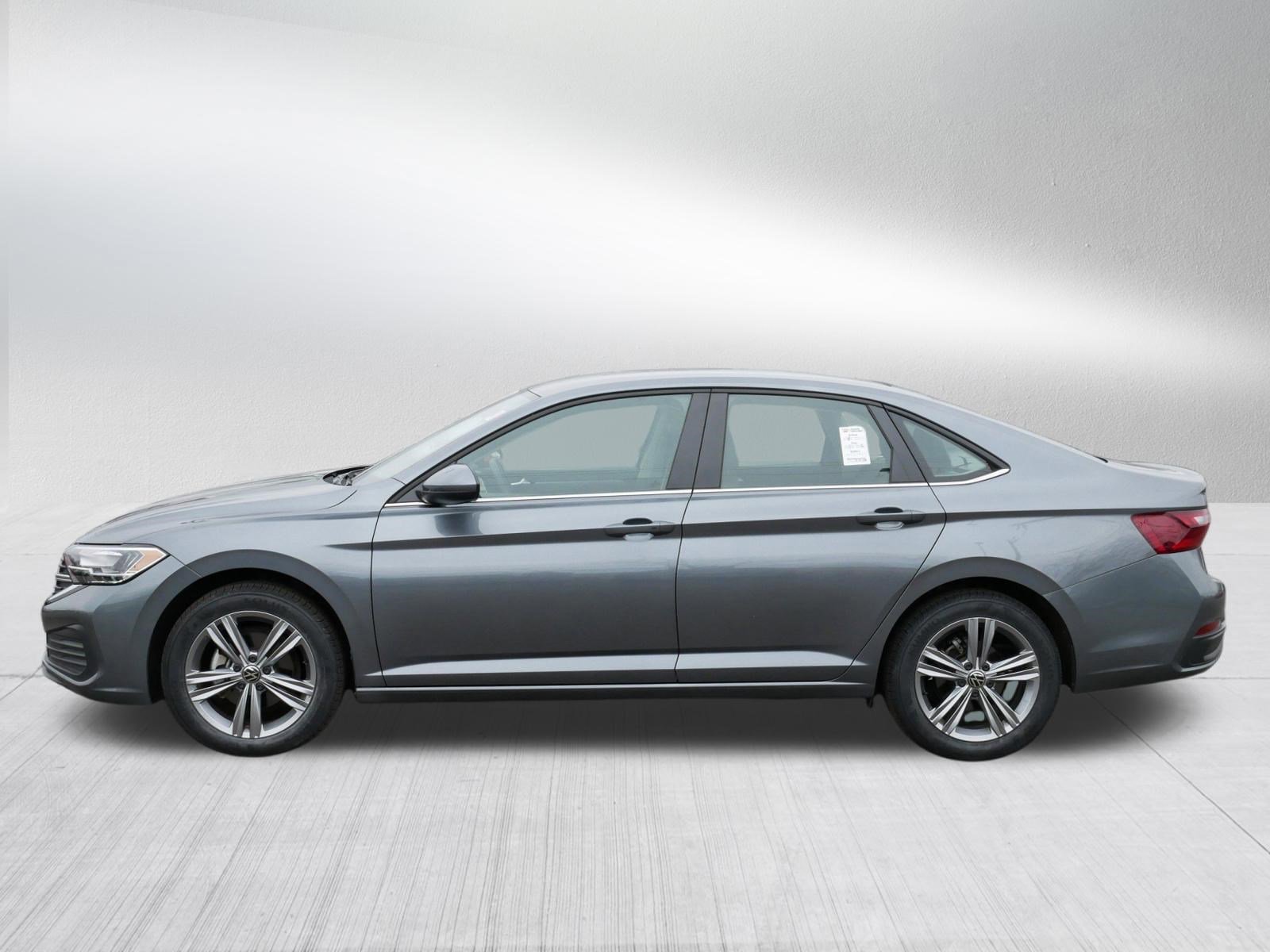 Certified 2024 Volkswagen Jetta SE image 4