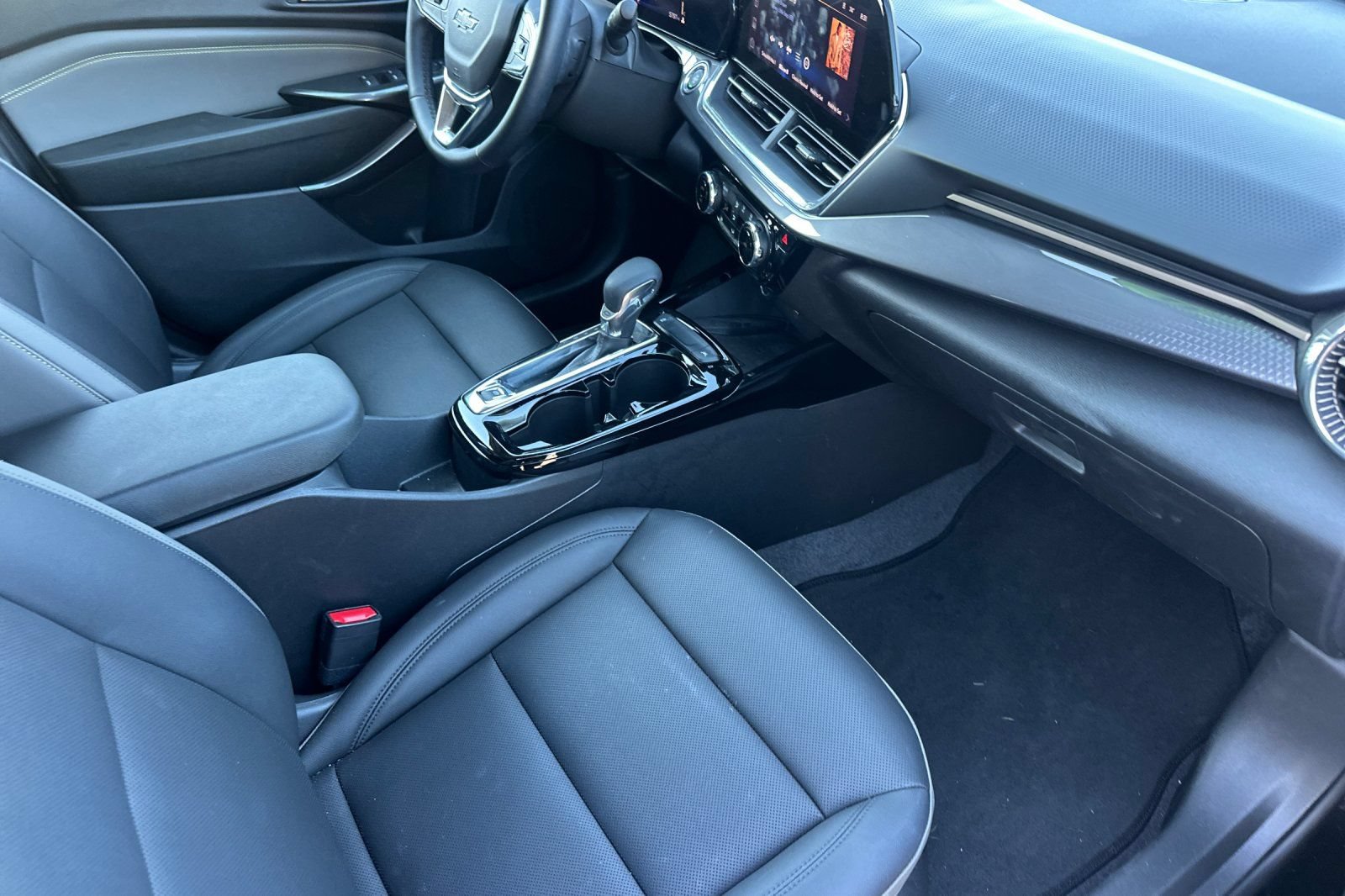 Used 2026 Chevrolet Trax ACTIV w/ Sunroof Package FWD image 19