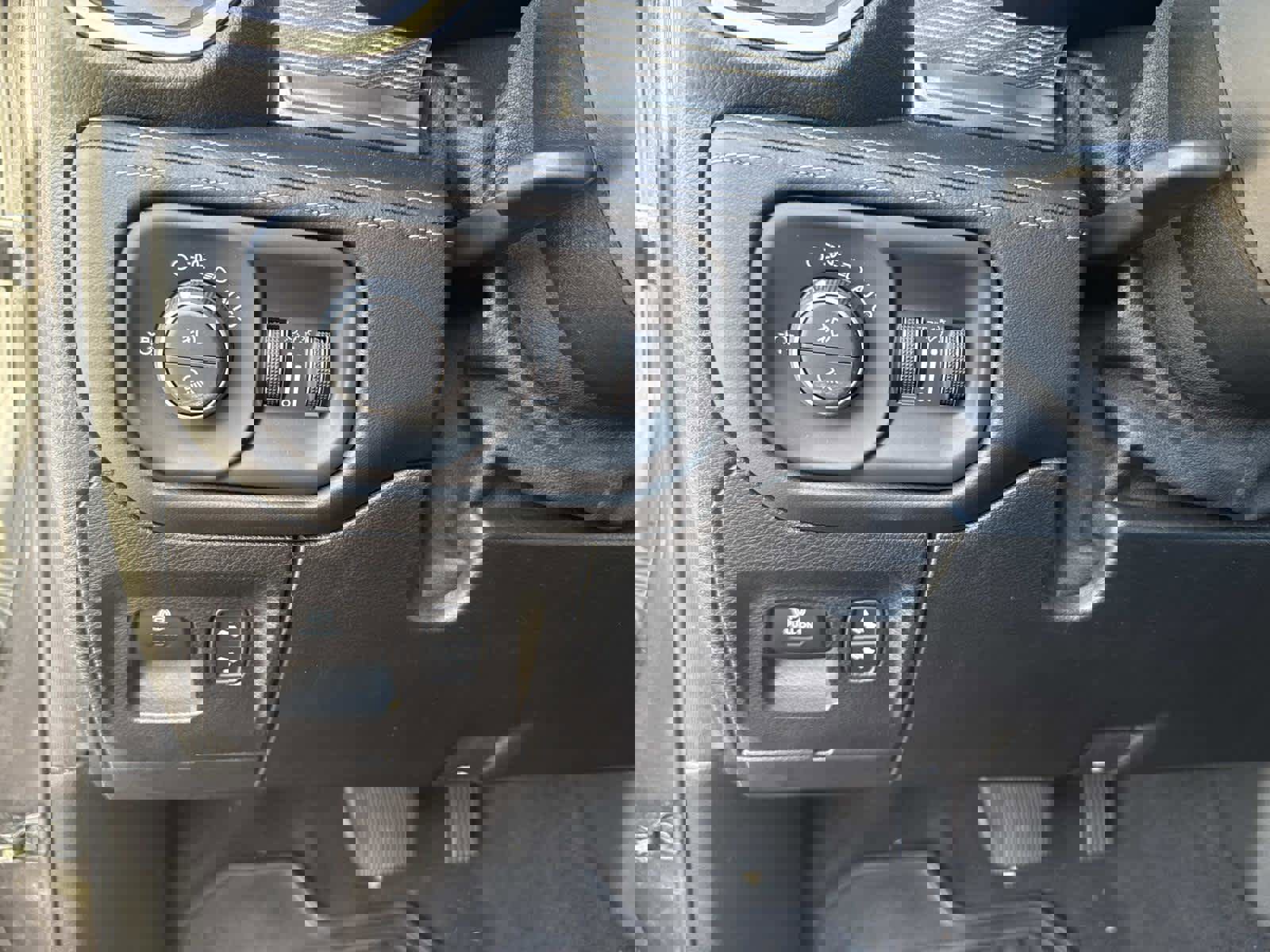 Used 2020 RAM 1500 Limited image 30