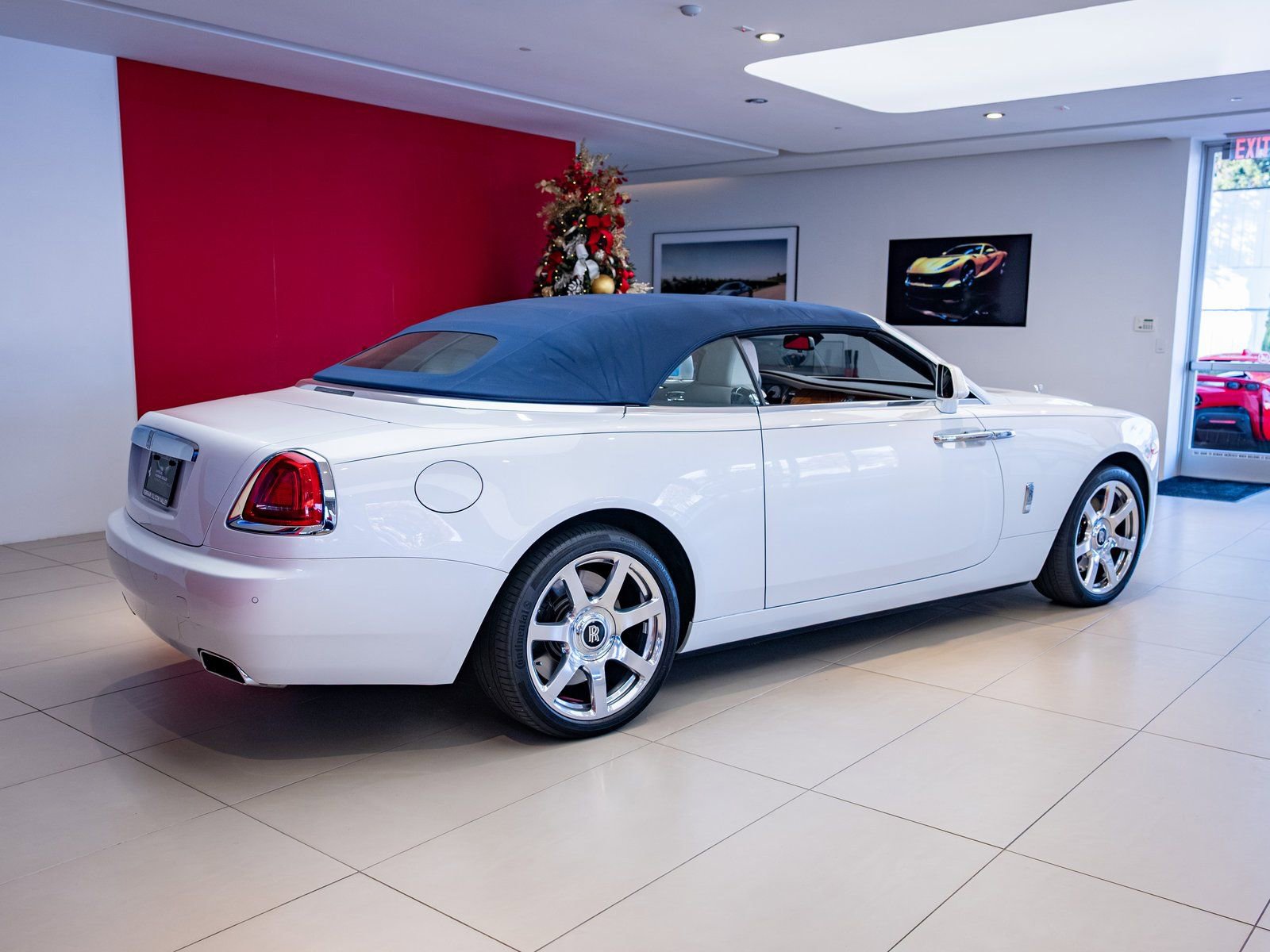 Used 2018 Rolls-Royce Dawn image 33