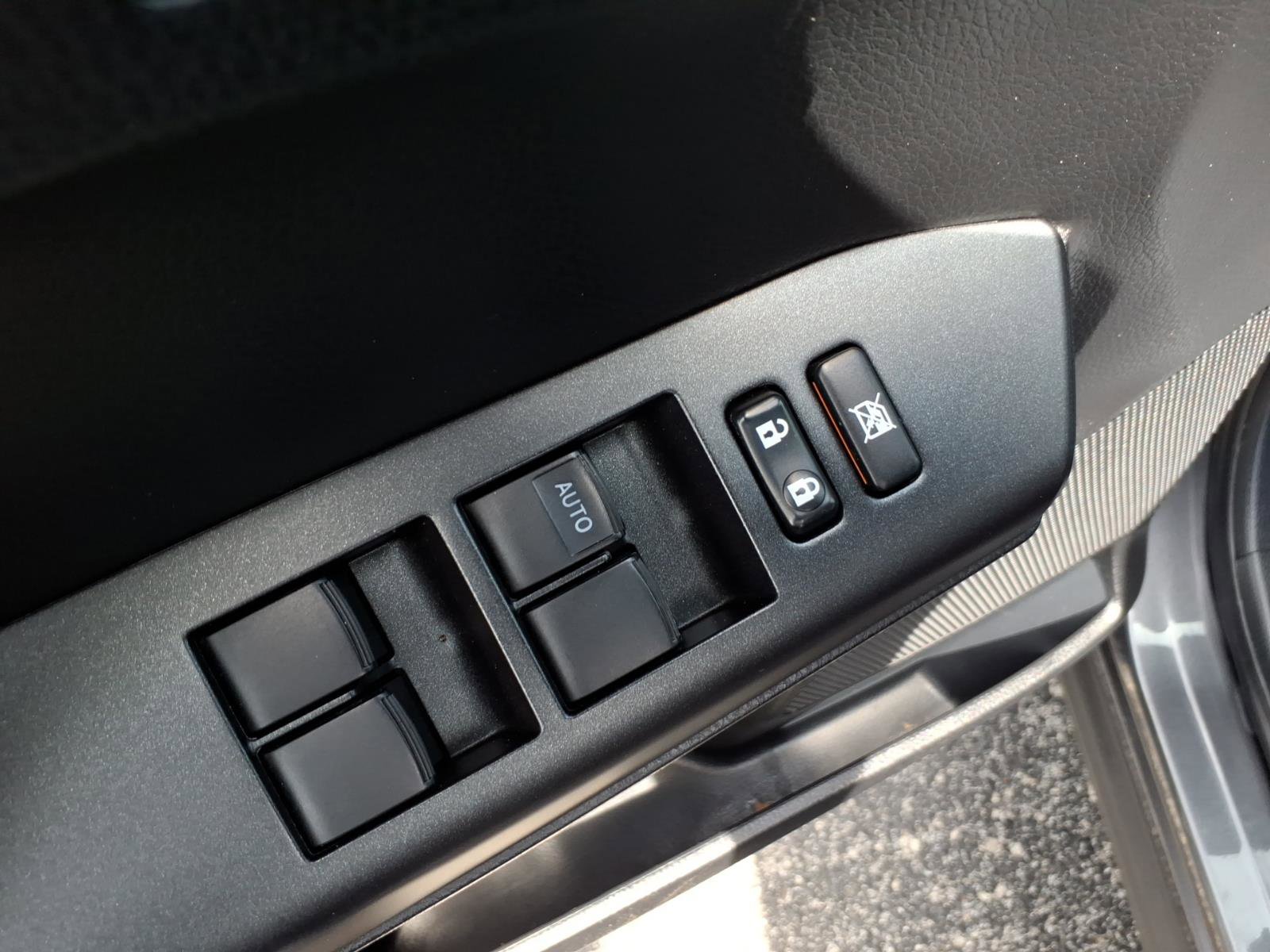 Used 2018 Toyota RAV4 LE FWD image 12