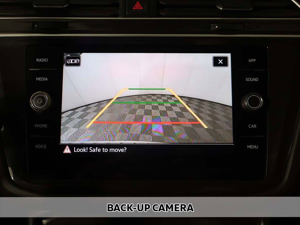 Used 2024 Volkswagen Tiguan SE w/ Panoramic Sunroof Package FWD image 7