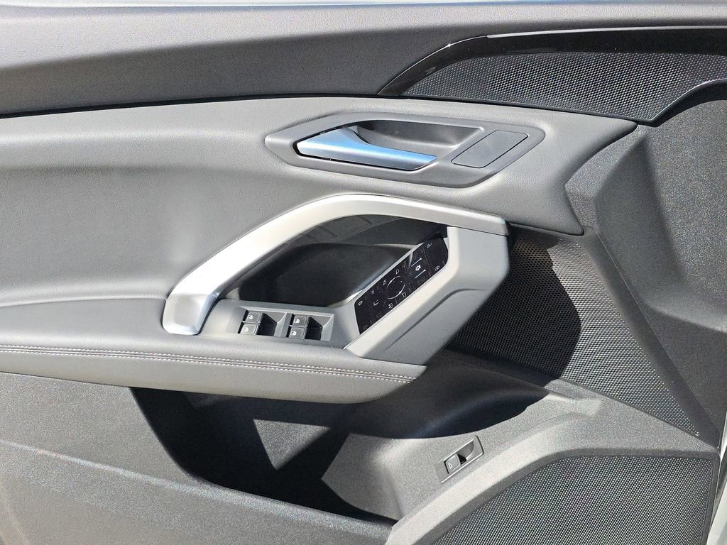 New 2025 Audi Q5 Premium image 18