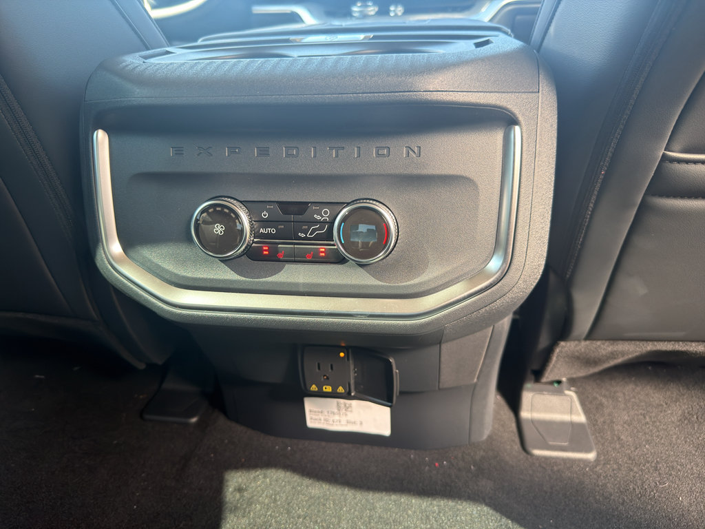 New 2027 Ford Expedition Platinum RWD image 18