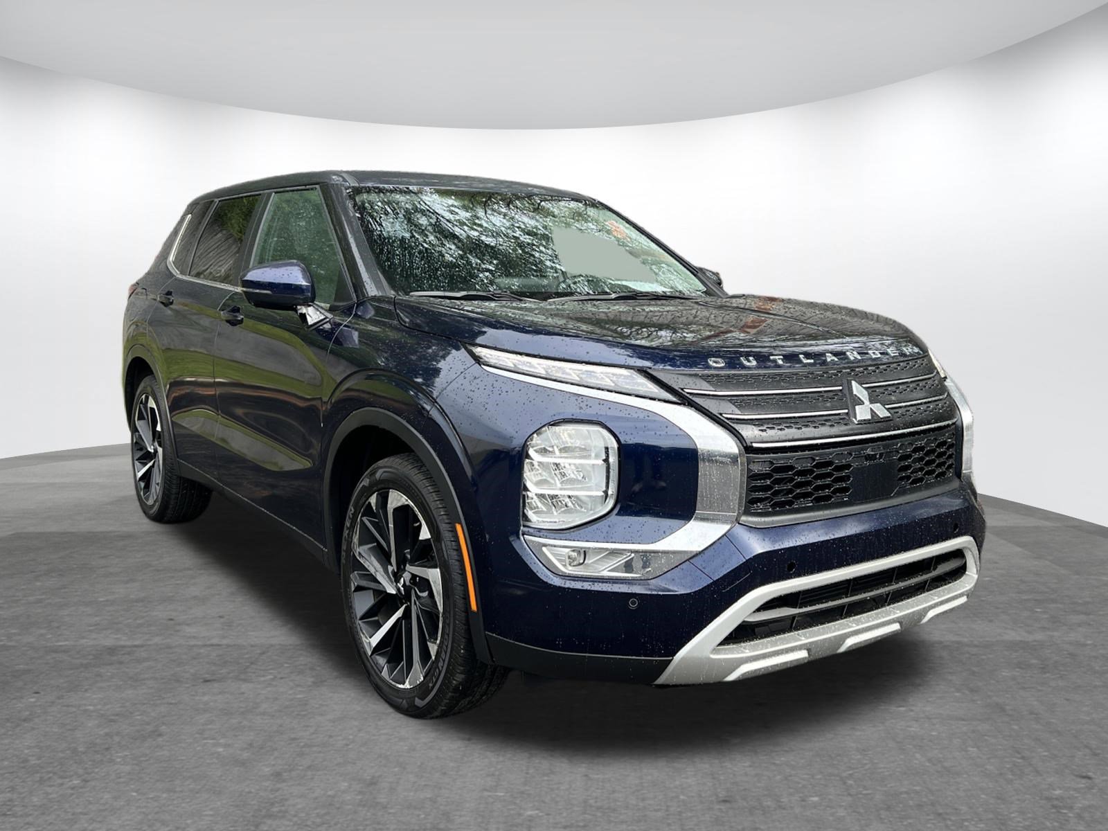 Used 2024 Mitsubishi Outlander SE image 10