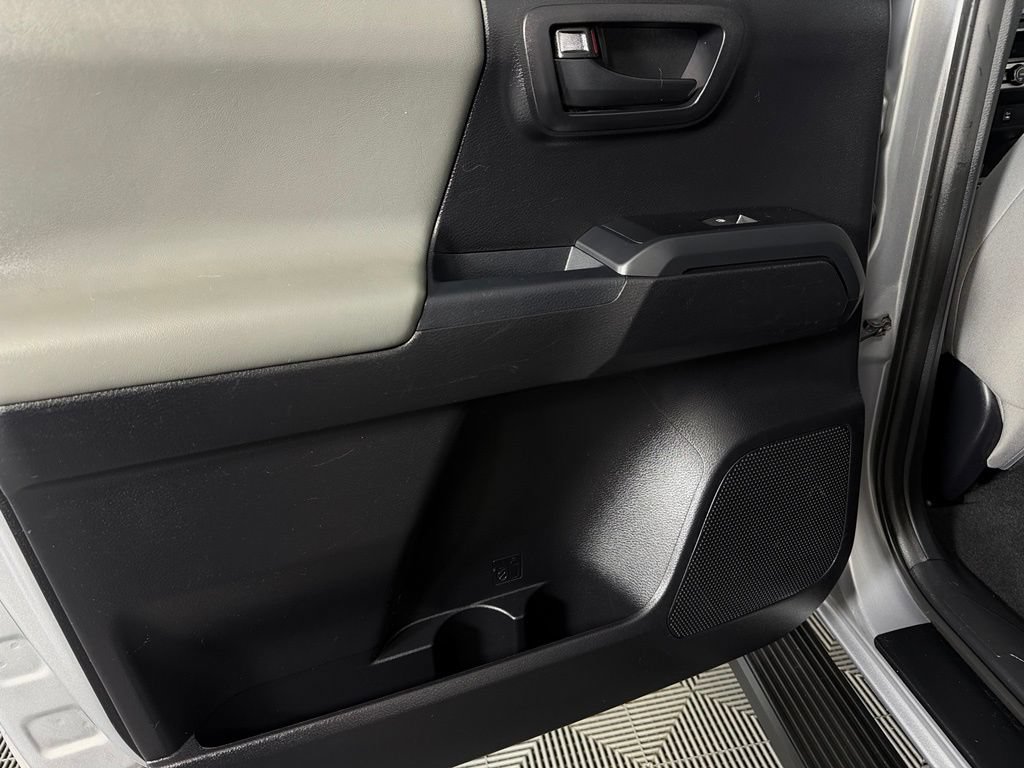 Used 2019 Toyota Tacoma SR AWD/4WD image 25