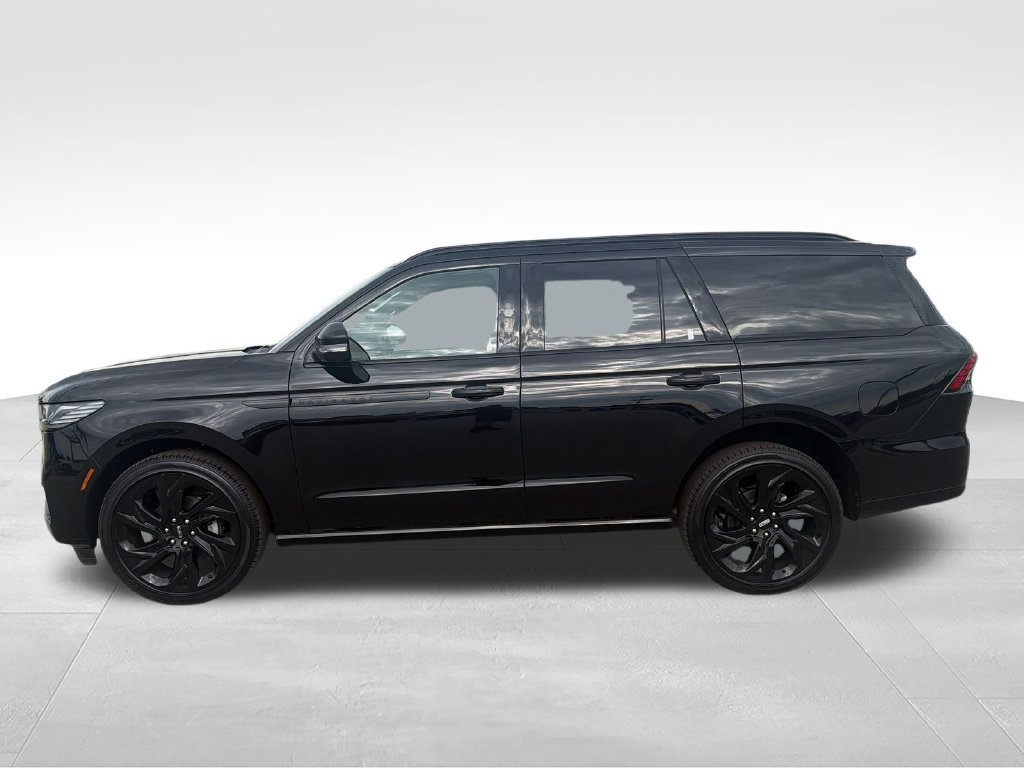 New 2027 Lincoln Navigator Reserve w/ Jet Appearance Package AWD/4WD image 2