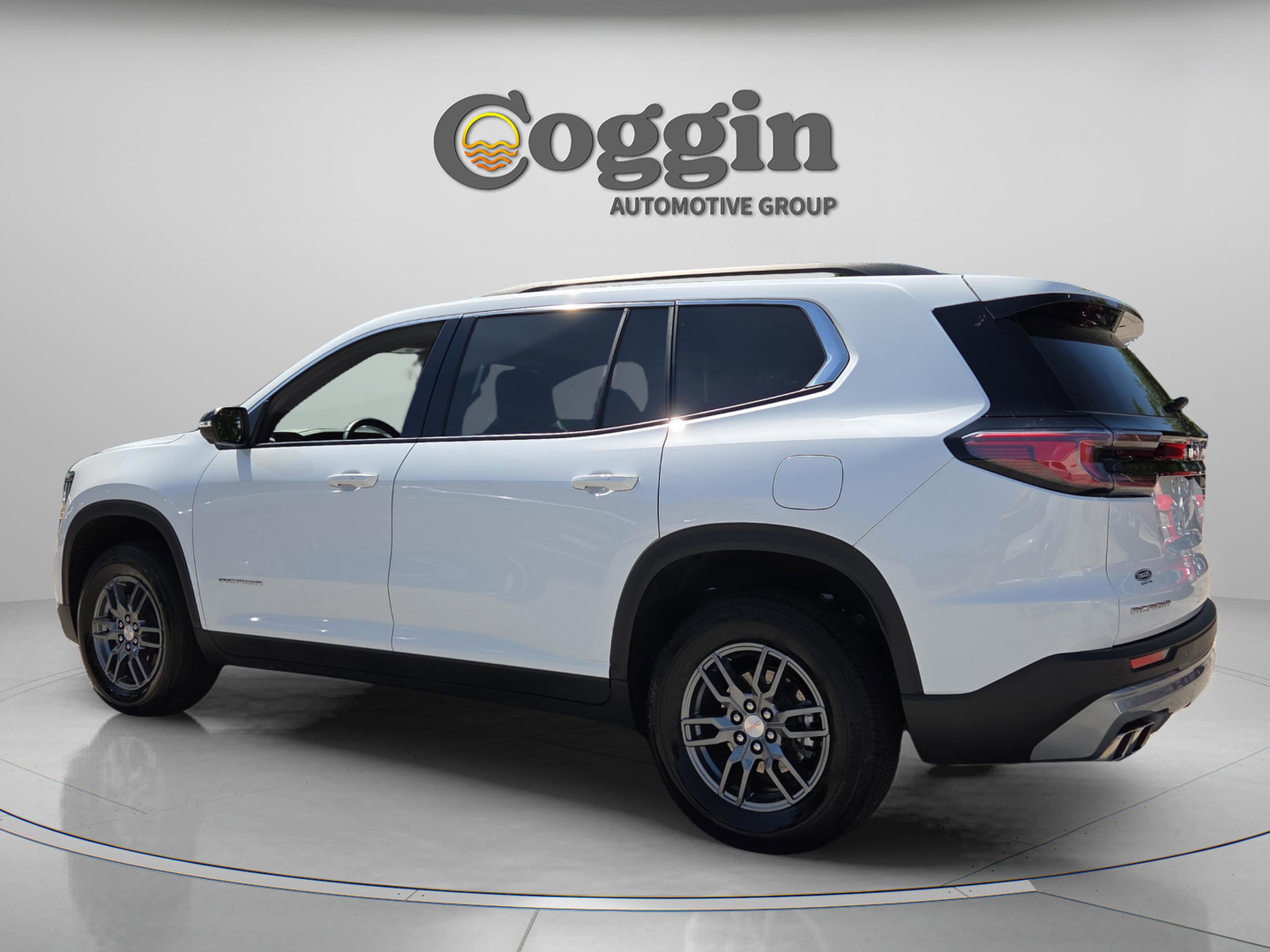 Used 2025 GMC Acadia Elevation image 3