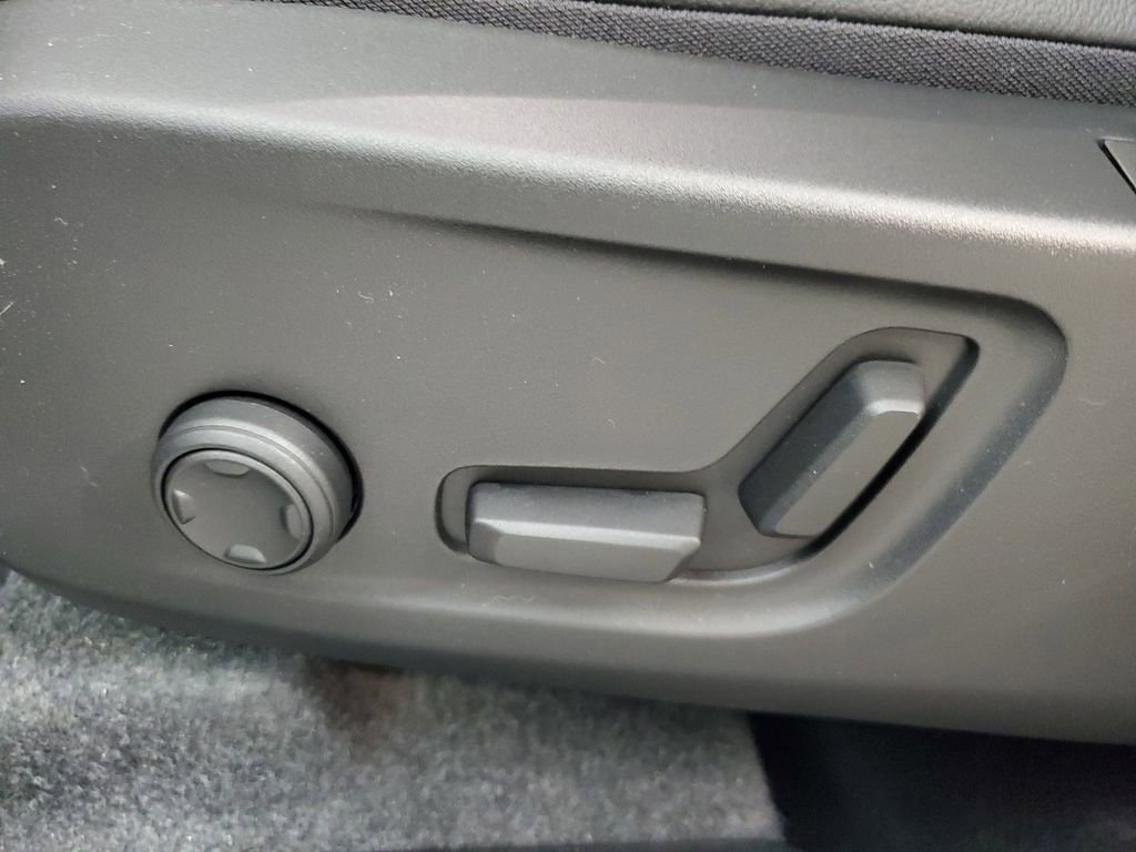 New 2026 Volvo XC40 B5 Core image 21