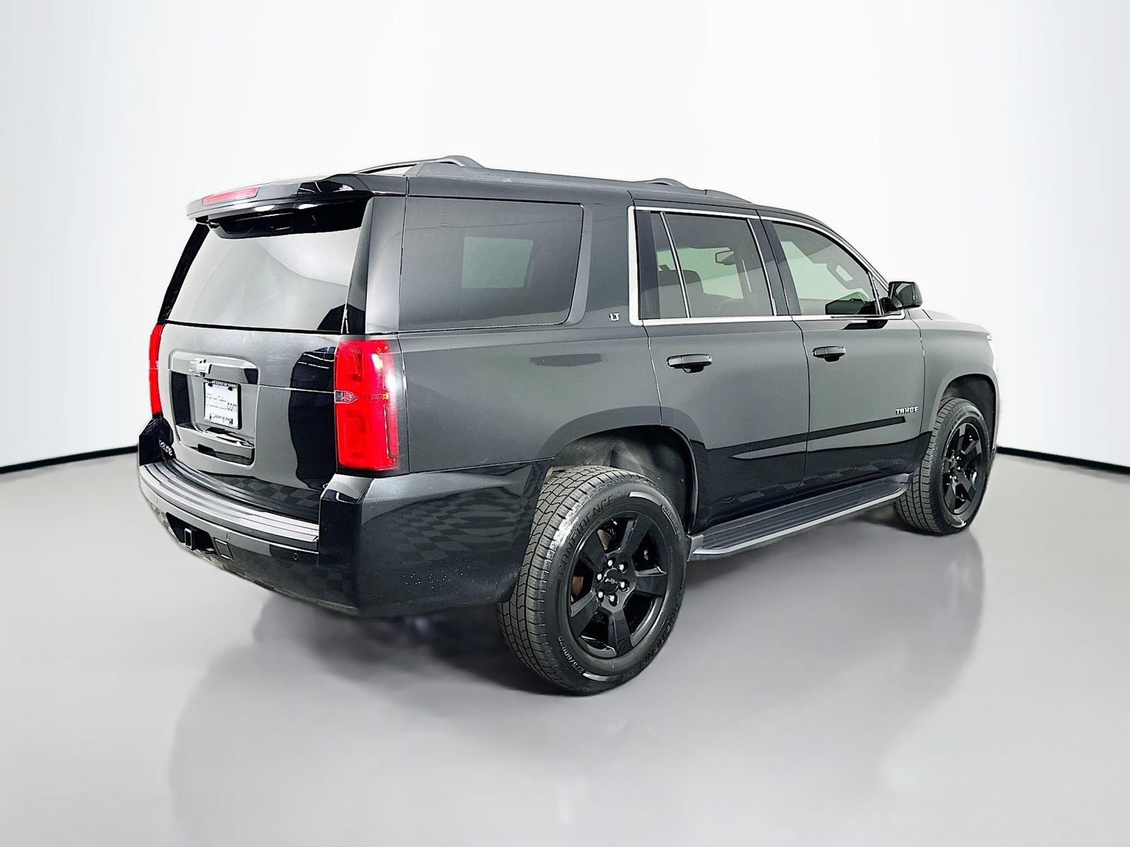 Used 2018 Chevrolet Tahoe LT w/ LT Midnight Edition AWD/4WD image 8