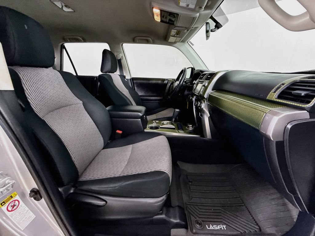 Used 2015 Toyota 4Runner SR5 AWD/4WD image 29
