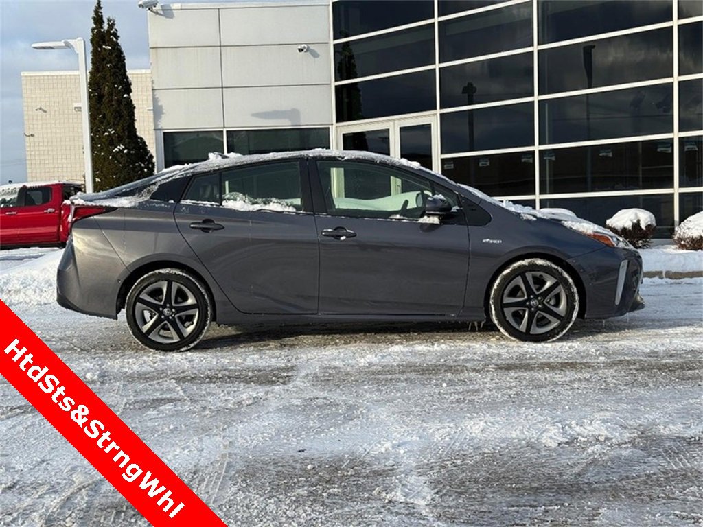 Used 2022 Toyota Prius XLE image 2