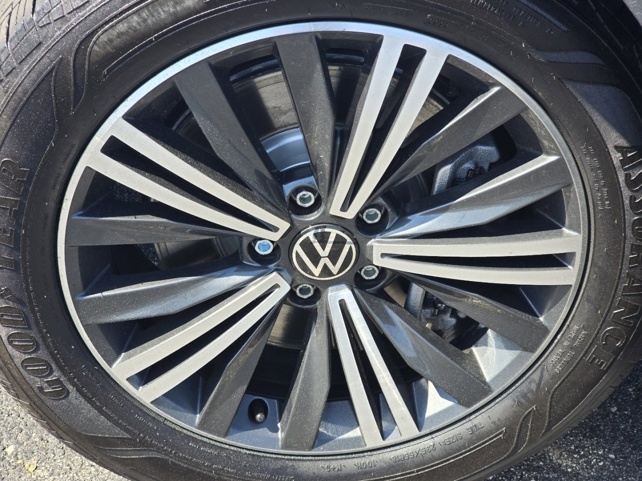 Used 2024 Volkswagen Tiguan Wolfsburg Edition FWD image 7