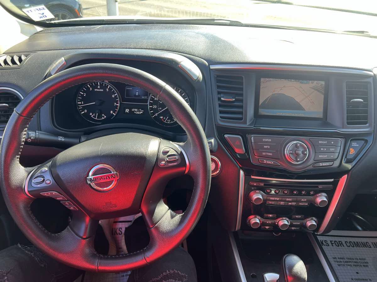 Used 2013 Nissan Pathfinder SV AWD/4WD image 12