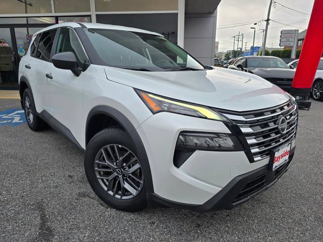 Used 2024 Nissan Rogue S AWD/4WD image 2