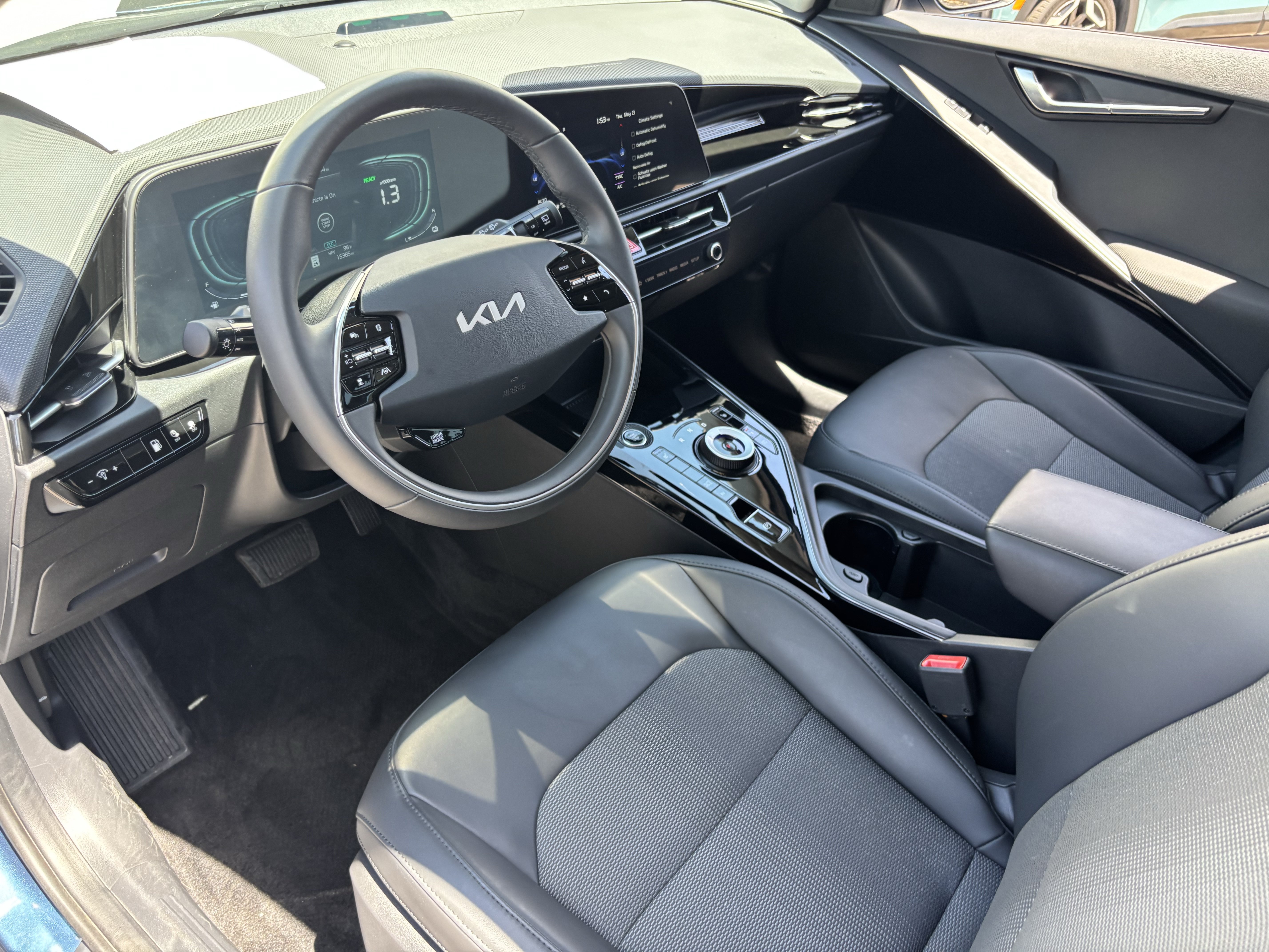 Certified 2025 Kia Niro EX FWD image 16