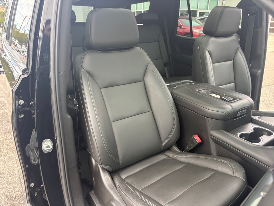 Used 2021 Chevrolet Tahoe Z71 w/ Z71 Signature Package AWD/4WD image 32