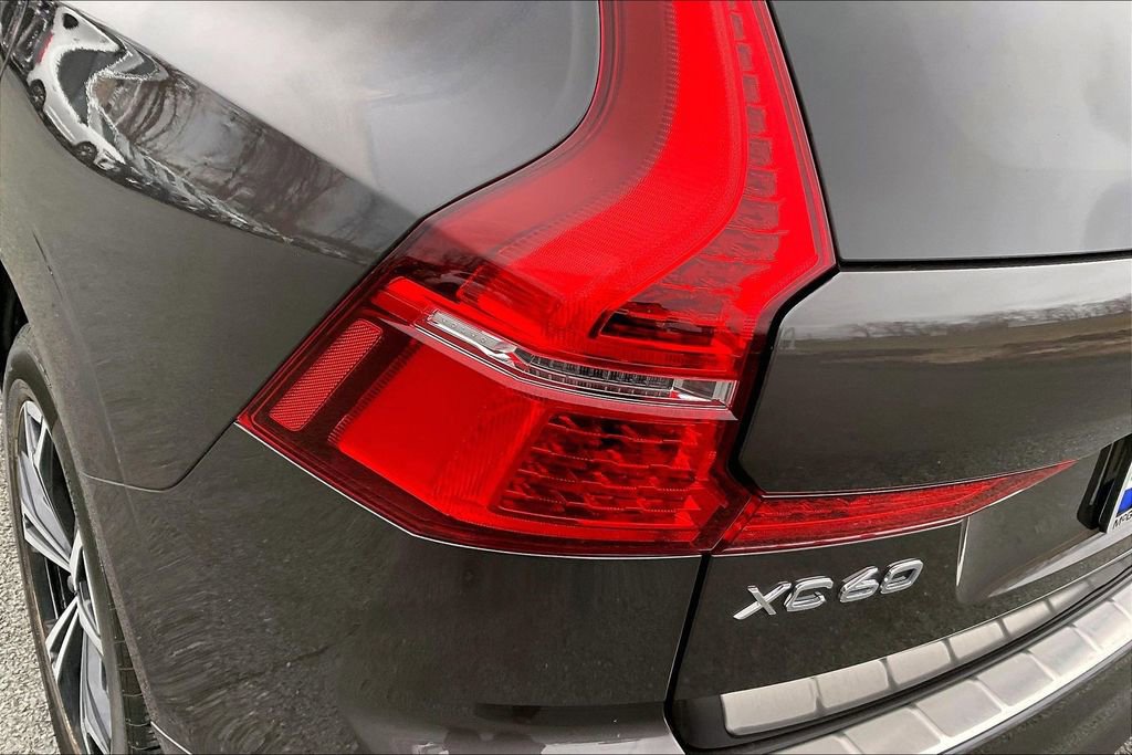 Used 2022 Volvo XC60 B5 Momentum w/ Climate Package image 23