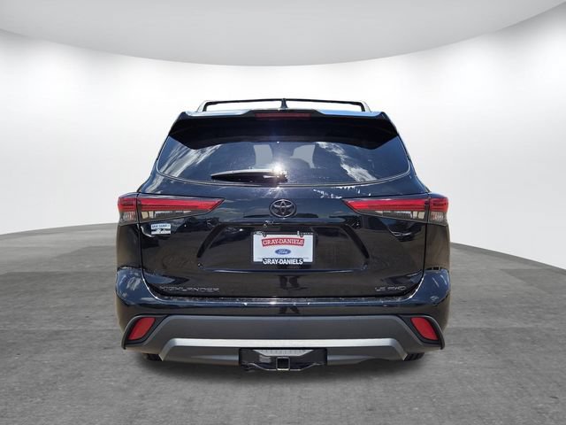 Used 2021 Toyota Highlander LE AWD/4WD image 5